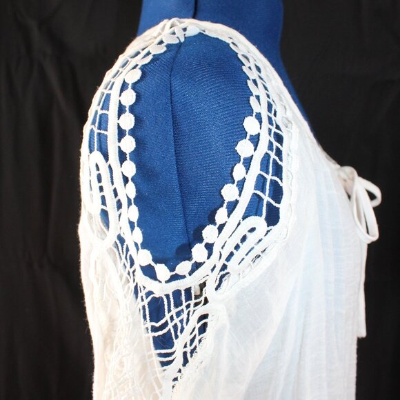 BY DESIGN Ivory Cold Shoulder Casual Blouse Shirt Top Size Medium - Picture 10 of 16